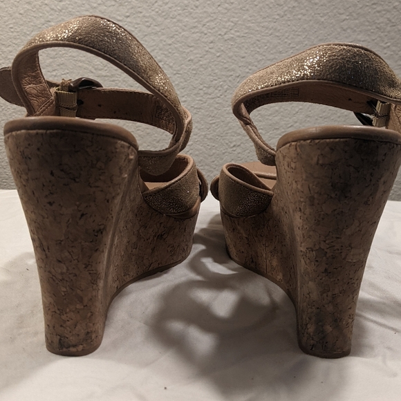 Wedge Heels UGG Gold Leather Strap size 8 - platform heels - Picture 10 of 13